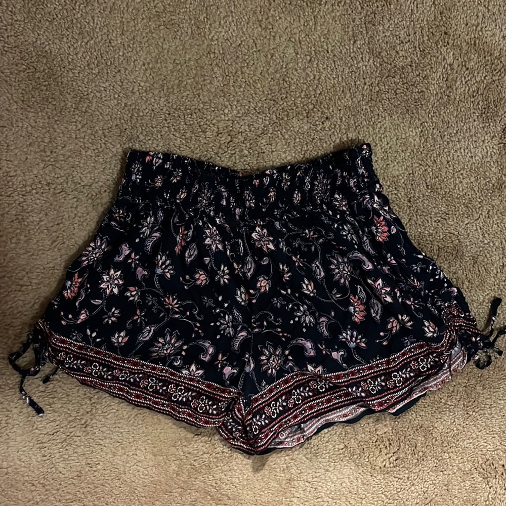 Hollister Size Medium Flowy Patterned Shorts
